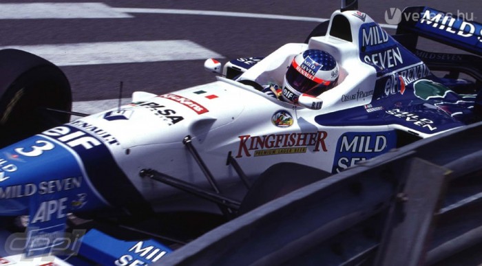 Jönnek a zárt pilótafülkék? 4 | Vezess Először 1996-ban módosítottak a fej védelmét