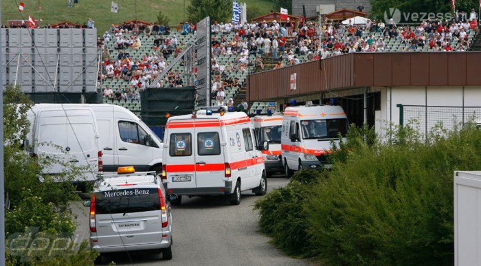 Gyorsan és szakszerűen látták el a pilótát