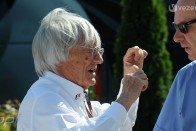 Ecclestone tovább erősítené a sisakokat