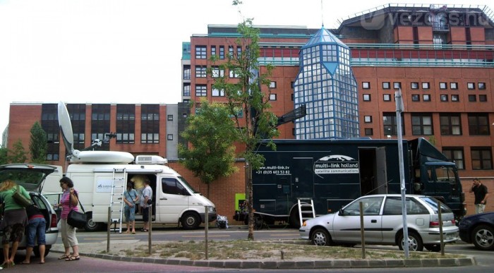 Massa ébredésére várnak az újságírók 5 | Vezess Massa ébredésére várnak az újságírók 5