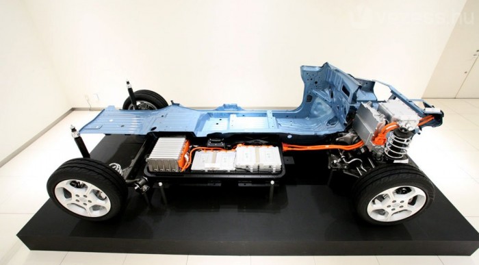 Majdnem kész elektromos Nissan 6 | Vezess Az utastér alá rejtették az akksikat