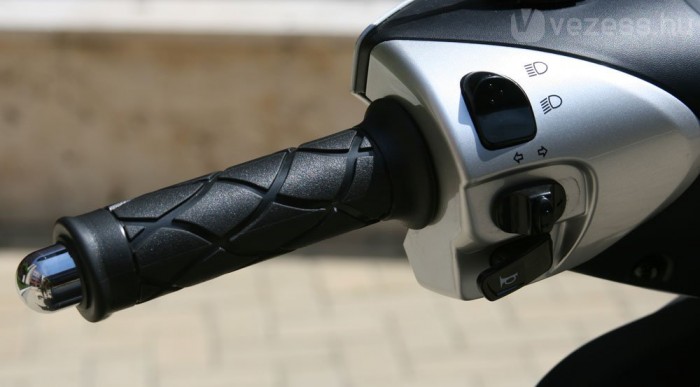 Teszünk a dugóra! 11 | Vezess Még szokni kell, hogy nem úgy vannak rajta a fékek, mint a biciklin