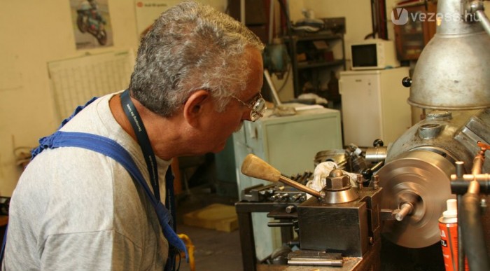 Alig fogyaszt a magyar hibridautó 12 | Vezess Székely György, az arany kezű mester