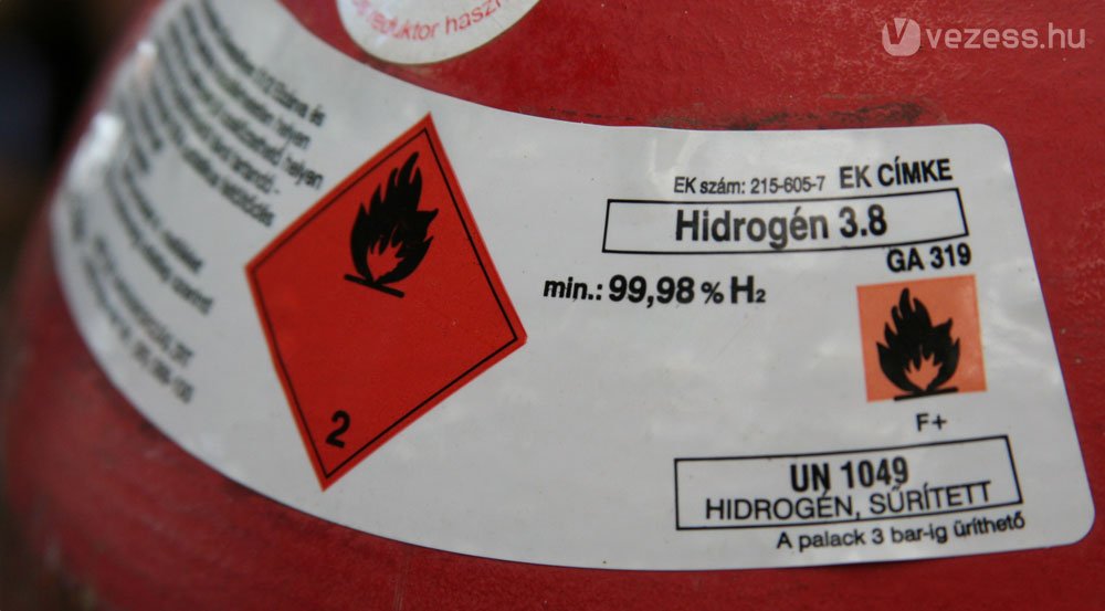 Egyelőre palackból jön a hidrogén. 5,5 kilónyi hidrogén ára bruttó ötezer Ft körül van