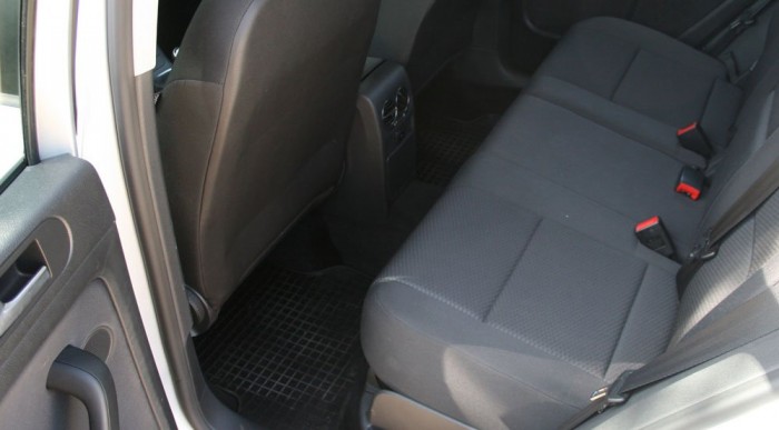 Hátul nagyon tágas