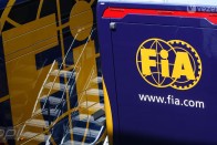 Az FIA a makacs csapatokat hibáztatja