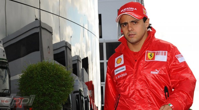 Csak nagymamája nem ül Massa autójába