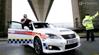 Luxussportkocsi rendőröknek