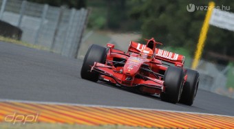 Schumacher máris szabályt szegett?
