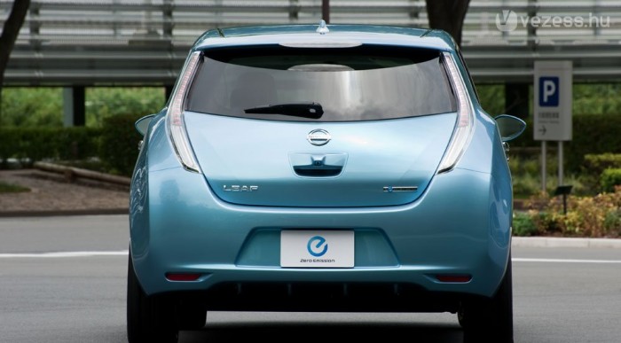 Ötajtós és ötszemélyes a Nissan