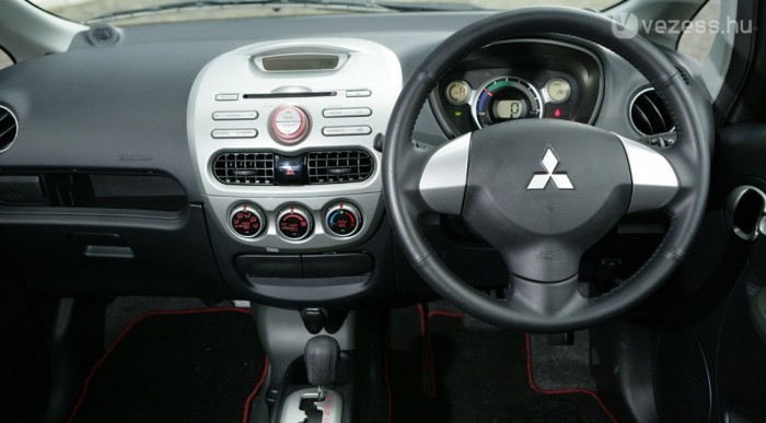 Belül az i-kisautót követi az iMIEV