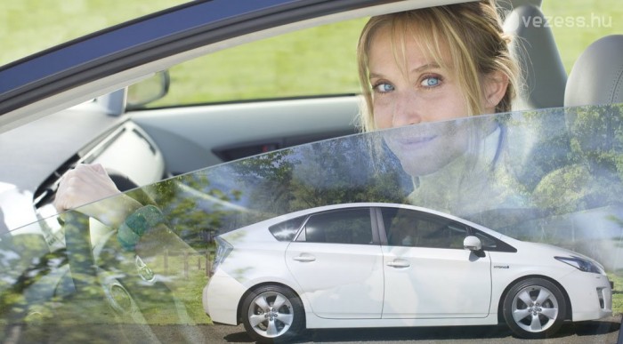 Készül a konnektoros Prius. 20-30 kilométert tehet meg csak árammal