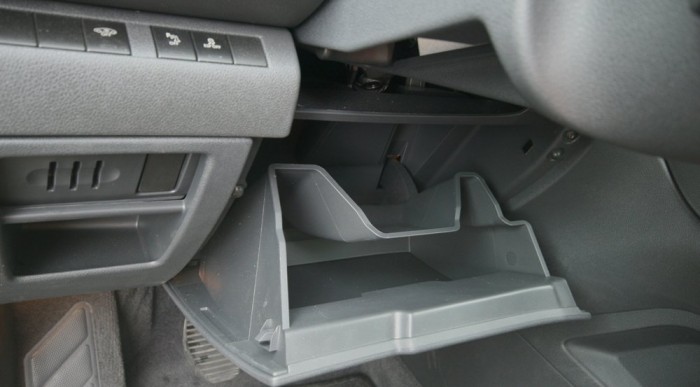 Peugeot 3008: A francia Chokitó 10 | Vezess Ide kevés cucc fér, inkább a könyöklő alatt van hely