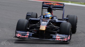 Eladná magát a kirúgott pilóta