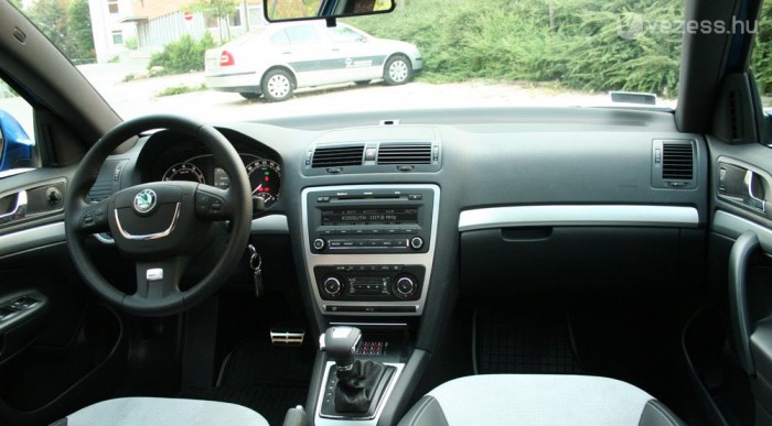 Némi sportos csicsa, de fő a célszerűség