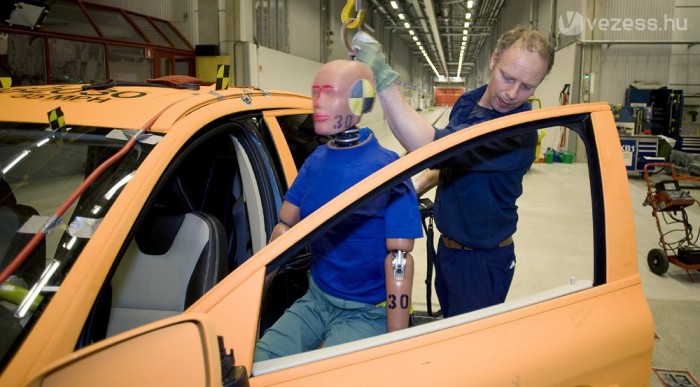 Milliárdos családdal tesztel a Volvo 7 | Vezess A veteránok már 30 éve szolgálnak