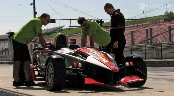 Radikálos csehek a magyar F1-pályán 8 | Vezess Ez sincs fél tonna, Civic Type-R blokk van benne