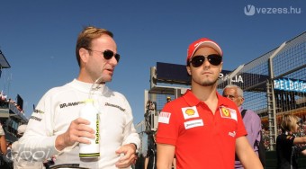 Massáról csiripel Barrichello