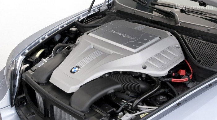 478 lóerő az X6-osban - hibrid ennyit még nem tudott
