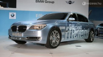 Brutális hibridekkel újít a BMW
