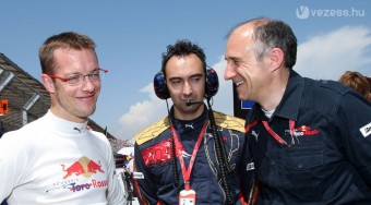 Hazudott a pilóta a kirúgásról?