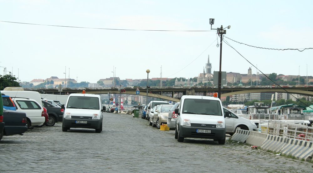 Egy önkormányzati parkolási társulás szedi a díjat, de a tarifát a Fővárosi Közgyűlés szabja meg