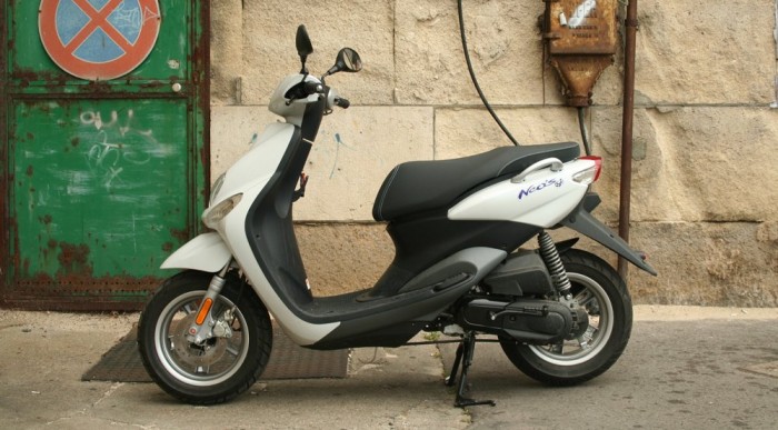 Fizetős lesz a pesti rakpart 13 | Vezess Csendes és nem füstöl a Yamaha Neo's