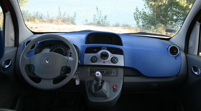 Teszt: Renault Kangoo Be Bop 1.5 dCi 11 | Vezess Vidám a belső