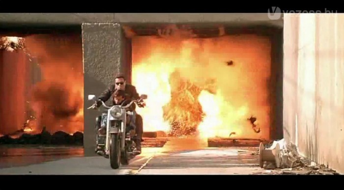 Tüzijáték autókkal – videó