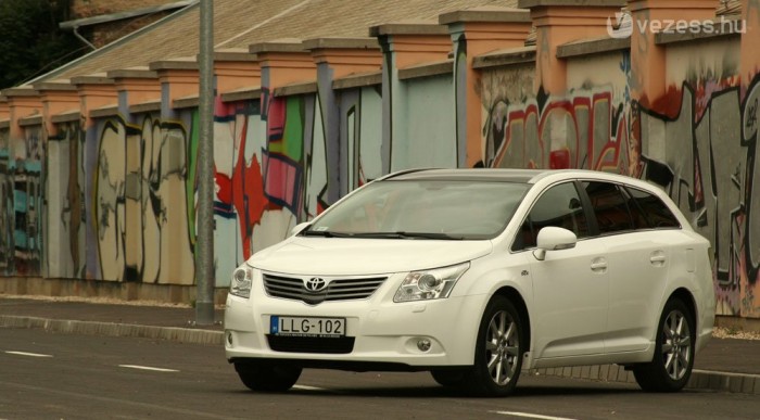 8,5 millióért is van dízel Avensis automata váltóval