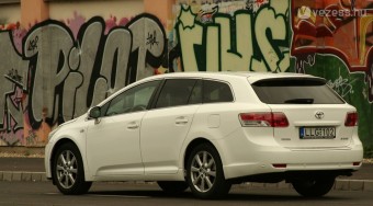 11 millió sok egy Avensisért