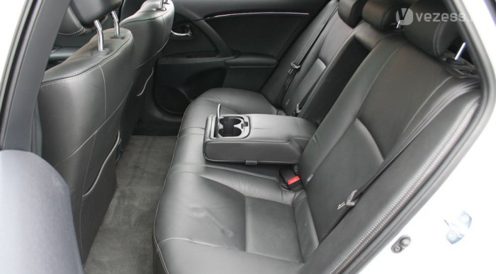 Rendkívül tágas hátul