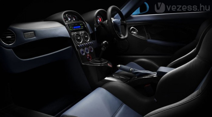 Versenyautós hangulat, de szép kidolgozás 