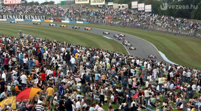 Doningtonnak virítania kell a lóvét