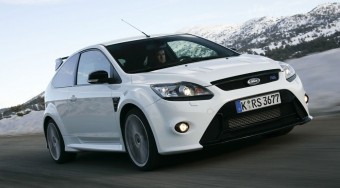 A fehér autót szeretjük