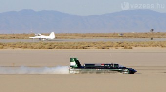 Új rekord gőzhajtású autóval