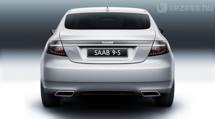 A csúcsváltozatban: 300 LE és négykerék-hajtás