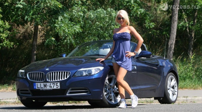 Bónusztrekk: kabrió szőkével