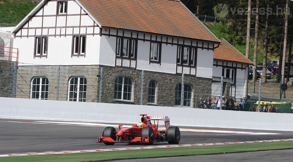 Räikkönen hajszállal verte Fisichellát 14