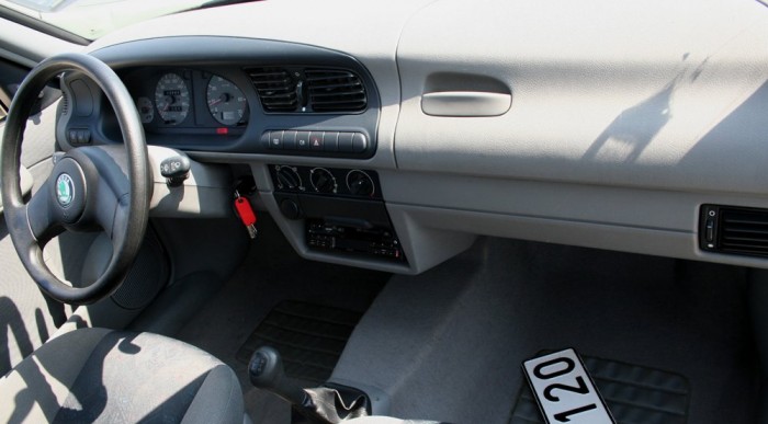 Takaros a belső tér, vigyáztak a kocsira