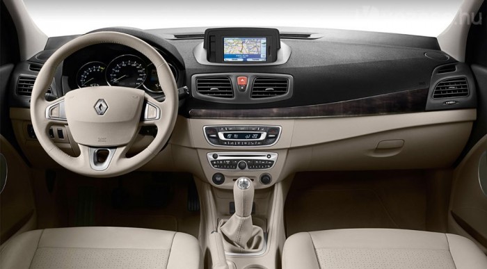 A Mégane műszerfala, de nem digitális kilométerórával