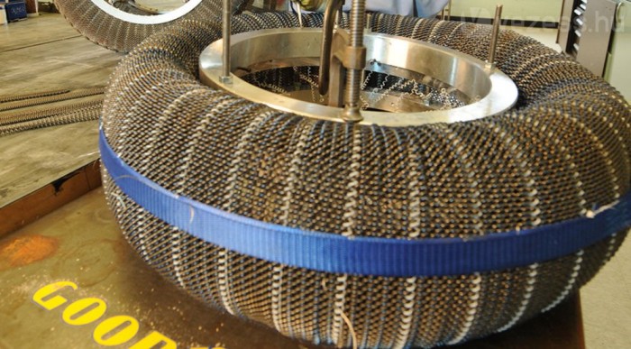 A Holdra készül a Goodyear 6 | Vezess 800 rugóból épül fel