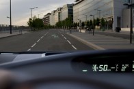 Head-up display jár az alapmodellhez is