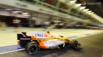 A Renault hallgat a bundavádról