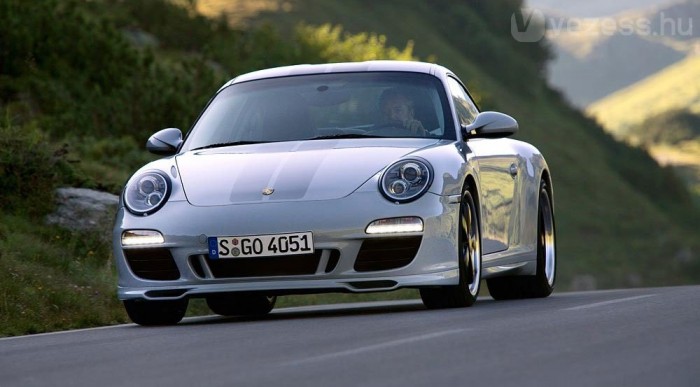 23 lóerővel erősebb a sportkipufogóval