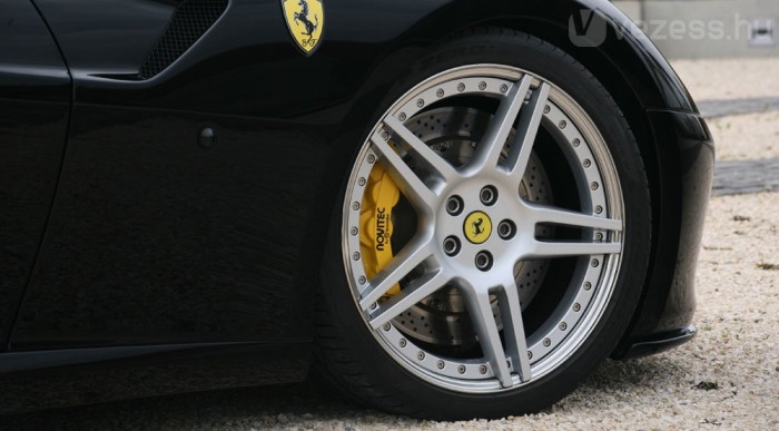 Állítható sportfutómű és erősebb fék is kérhető