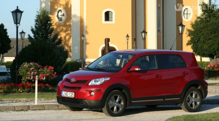 Csak a dízelből van 4x4-es, az 1,33 literes benzinesből nem rendelhető