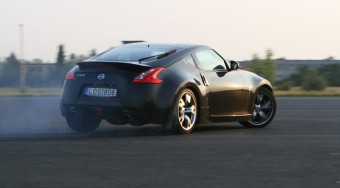 Nissan 370Z: Porsche, féláron?