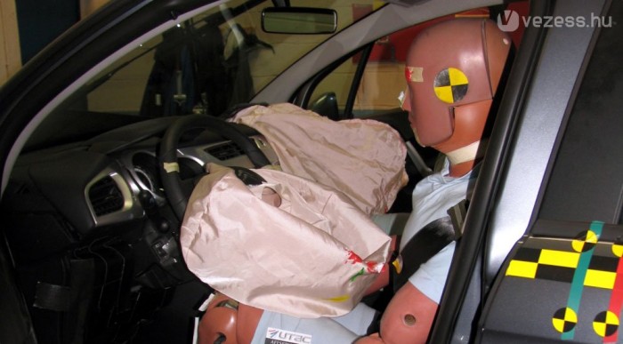 Frontálisan semmi panasz