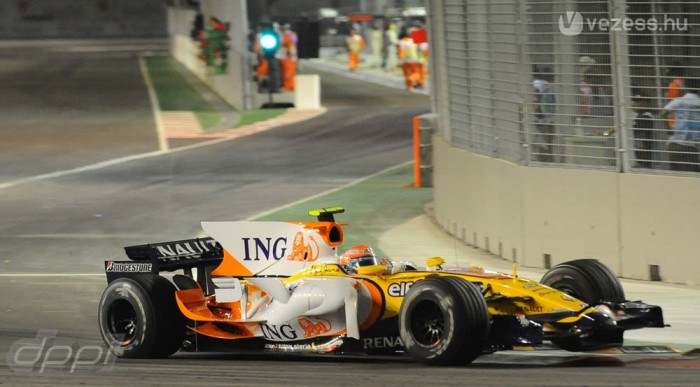 Itt még ép Piquet kocsija